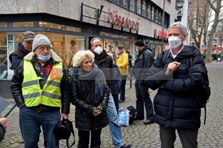 Demo gegen Obdachlosigkeit vor dem Gürzenich in Köln. <i>Bild 61521 Bronisz</i><br><a href=/email-download/?bld=61521><strong>DirektDownload</strong></a>