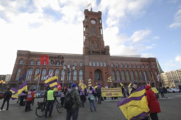 volksentscheid jetzt umsetzen - deutsche wohnen enteignen | Rudi Denner/R-mediabase / R-mediabase | <a href=/confor2/?bld=62323&t=d&pst=62313&aid=86&dc=0000&i1=Rudi%20Denner/R-mediabase%20/%20R-mediabase><strong>Download Bild 62323...</strong></a> |