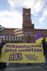 volksentscheid jetzt umsetzen - deutsche wohnen enteignen | Rudi Denner/R-mediabase / R-mediabase | <a href=/confor2/?bld=62324&t=d&pst=62313&aid=86&dc=0000&i1=Rudi%20Denner/R-mediabase%20/%20R-mediabase><strong>Download Bild 62324...</strong></a> |