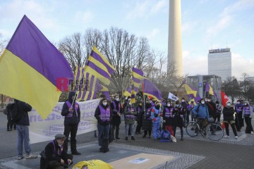 volksentscheid jetzt umsetzen - deutsche wohnen enteignen | Rudi Denner/R-mediabase / R-mediabase | <a href=/confor2/?bld=62326&t=d&pst=62313&aid=86&dc=0000&i1=Rudi%20Denner/R-mediabase%20/%20R-mediabase><strong>Download Bild 62326...</strong></a> |