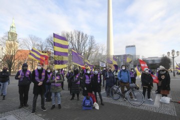 volksentscheid jetzt umsetzen - deutsche wohnen enteignen | Rudi Denner/R-mediabase / R-mediabase | <a href=/confor2/?bld=62331&t=d&pst=62313&aid=86&dc=0000&i1=Rudi%20Denner/R-mediabase%20/%20R-mediabase><strong>Download Bild 62331...</strong></a> |