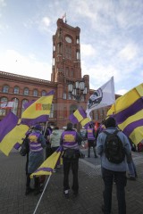 volksentscheid jetzt umsetzen - deutsche wohnen enteignen | Rudi Denner/R-mediabase / R-mediabase | <a href=/confor2/?bld=62332&t=d&pst=62313&aid=86&dc=0000&i1=Rudi%20Denner/R-mediabase%20/%20R-mediabase><strong>Download Bild 62332...</strong></a> |