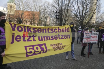 volksentscheid jetzt umsetzen - deutsche wohnen enteignen | Rudi Denner/R-mediabase / R-mediabase | <a href=/confor2/?bld=62333&t=d&pst=62313&aid=86&dc=0000&i1=Rudi%20Denner/R-mediabase%20/%20R-mediabase><strong>Download Bild 62333...</strong></a> |