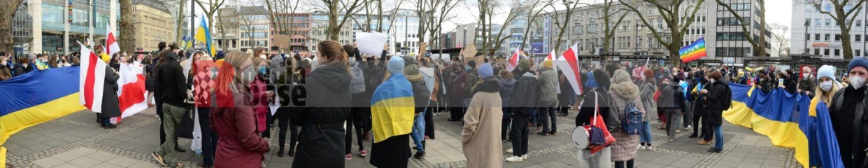 Köln, Neumarkt: Solidaritätskundgebung für die Ukraine <i>Bild 62501 Slawiczek</i><br><a href=/confor2/?bld=62501&pst=62493&aid=20>Download (Anfrage)</a>  /  <a href=/?page_id=62493#jig2>zur Galerie</a>