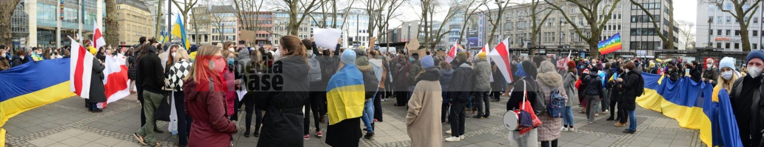 Köln, Neumarkt: Solidaritätskundgebung für die Ukraine <i>Bild 62501 Slawiczek</i><br><a href=/email-download/?bld=62501><strong>DirektDownload</strong></a>