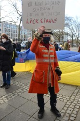 Köln, Neumarkt: Solidaritätskundgebung für die Ukraine <i>Bild  62505 Slawiczek</i><br><a href=/confor2/?bld=62505&pst=62493&aid=20>Anfrage <strong>Download</strong></a>