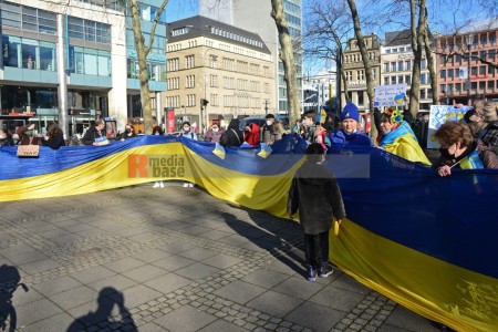 Köln, Neumarkt: Solidaritätskundgebung für die Ukraine <i>Bild 62516 Slawiczek</i><br><a href=/email-download/?bld=62516><strong>DirektDownload</strong></a>