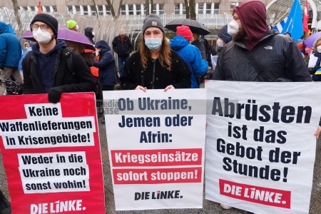 Friedenskundgebung in Düsseldorf gegen den Krieg in der Ukraine <i>Bild 62581 Bitzel</i><br><a href=/email-download/?bld=62581><strong>DirektDownload</strong></a>