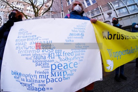 Friedenskundgebung in Düsseldorf gegen den Krieg in der Ukraine <i>Bild 62593 Bitzel</i><br><a href=/email-download/?bld=62593><strong>DirektDownload</strong></a>
