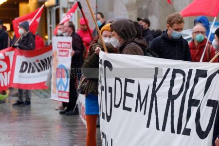 Friedenskundgebung in Düsseldorf gegen den Krieg in der Ukraine <i>Bild 62595 Bitzel</i><br><a href=/email-download/?bld=62595><strong>DirektDownload</strong></a>