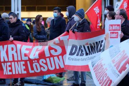 Friedenskundgebung in Düsseldorf gegen den Krieg in der Ukraine <i>Bild 62596 Bitzel</i><br><a href=/email-download/?bld=62596><strong>DirektDownload</strong></a>