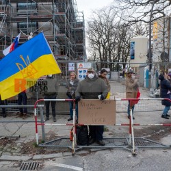 Gegen den Krieg Russlands in der Ukraine Make Pelmeni Not War <i>Bild 62459 grueter/r-mediabase</i><br><a href=/confor2/?bld=62459&pst=62436&aid=575>Download (Anfrage)</a>  /  <a href=/?page_id=62436#jig2>zur Galerie</a>