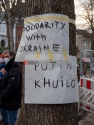 Gegen den Krieg Russlands in der Ukraine Solidarity with Ukraine - Putin Khuilo <i>Bild  62462 Grueter</i> / <a href=/confor2/?bld=62462&pst=62436&aid=575>Anfrage <strong>Download</strong></a> / 