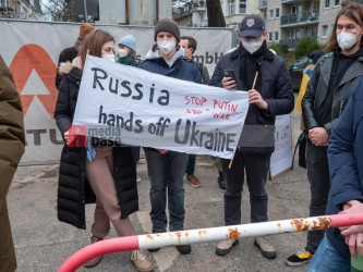 Gegen den Krieg Russlands in der Ukraine Russia hands off Ukraine <i>Bild  62472 Grueter</i> / <a href=/confor2/?bld=62472&pst=62436&aid=575>Anfrage <strong>Download</strong></a> / 