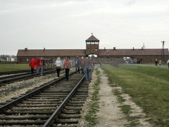 Die Schienen zur Rampe im KZ Auschwitz lieferte die Firma Hoesch # Aktuelles , Ungültige Taxonomie.