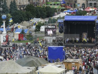 Am Sonntag um 12.00 Uhr: Zunächst die Nationalhymne, danach Agitation der