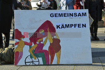 Kundgebung zum Weltfrauentag 2022 Kundgebung zum Weltfrauentag 2022 auf dem Ebertplatz in Köln. | broniszbarchive / R-mediabase | <a href=/confor2/?bld=63170&t=d&pst=63167&aid=641&dc=1644&i1=broniszbarchive%20/%20R-mediabase><strong>Download Bild 63170...</strong></a> |