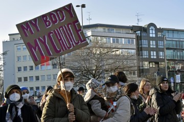 Kundgebung zum Weltfrauentag 2022 Kundgebung zum Weltfrauentag 2022 auf dem Ebertplatz in Köln. | broniszbarchive / R-mediabase | <a href=/confor2/?bld=63172&t=d&pst=63167&aid=641&dc=1645&i1=broniszbarchive%20/%20R-mediabase><strong>Download Bild 63172...</strong></a> |