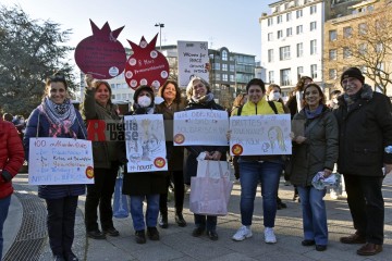 Kundgebung zum Weltfrauentag 2022 Kundgebung zum Weltfrauentag 2022 auf dem Ebertplatz in Köln. | broniszbarchive / R-mediabase | <a href=/confor2/?bld=63176&t=d&pst=63167&aid=641&dc=1656&i1=broniszbarchive%20/%20R-mediabase><strong>Download Bild 63176...</strong></a> |