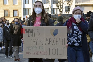 Kundgebung zum Weltfrauentag 2022 Kundgebung zum Weltfrauentag 2022 auf dem Ebertplatz in Köln. | broniszbarchive / R-mediabase | <a href=/confor2/?bld=63178&t=d&pst=63167&aid=641&dc=1705&i1=broniszbarchive%20/%20R-mediabase><strong>Download Bild 63178...</strong></a> |