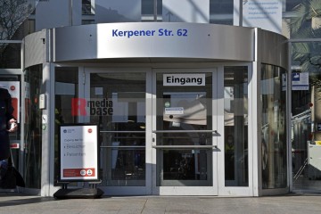 Petitionsübergabe an der Uni-Klinik Köln Petitionsübergabe von Ver.di an die Klinikleitung der Uni-Klinik Köln. | broniszbarchive / R-mediabase | <a href=/confor2/?bld=63212&t=d&pst=63210&aid=641&dc=1434&i1=broniszbarchive%20/%20R-mediabase><strong>Download Bild 63212...</strong></a>  |