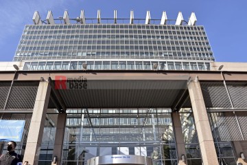 Petitionsübergabe an der Uni-Klinik Köln Petitionsübergabe von Ver.di an die Klinikleitung der Uni-Klinik Köln. | broniszbarchive / R-mediabase | <a href=/confor2/?bld=63215&t=d&pst=63210&aid=641&dc=1446&i1=broniszbarchive%20/%20R-mediabase><strong>Download Bild 63215...</strong></a>  |