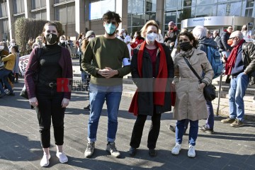 Petitionsübergabe an der Uni-Klinik Köln Petitionsübergabe von Ver.di an die Klinikleitung der Uni-Klinik Köln. | broniszbarchive / R-mediabase | <a href=/confor2/?bld=63218&t=d&pst=63210&aid=641&dc=1503&i1=broniszbarchive%20/%20R-mediabase><strong>Download Bild 63218...</strong></a>  |