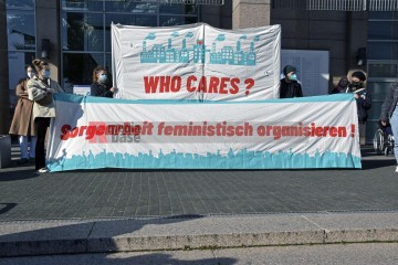 Petitionsübergabe an der Uni-Klinik Köln Petitionsübergabe von Ver.di an die Klinikleitung der Uni-Klinik Köln. | broniszbarchive / R-mediabase | <a href=/confor2/?bld=63219&t=d&pst=63210&aid=641&dc=1504&i1=broniszbarchive%20/%20R-mediabase><strong>Download Bild 63219...</strong></a>  |