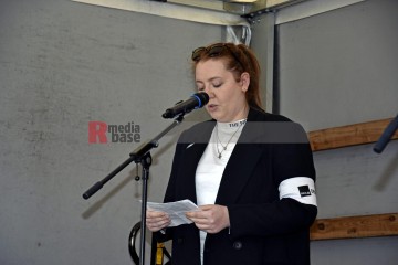 Petitionsübergabe an der Uni-Klinik Köln Petitionsübergabe von Ver.di an die Klinikleitung der Uni-Klinik Köln. | broniszbarchive / R-mediabase | <a href=/confor2/?bld=63224&t=d&pst=63210&aid=641&dc=1516&i1=broniszbarchive%20/%20R-mediabase><strong>Download Bild 63224...</strong></a>  |