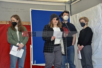 Petitionsübergabe an der Uni-Klinik Köln Petitionsübergabe von Ver.di an die Klinikleitung der Uni-Klinik Köln. | broniszbarchive / R-mediabase | <a href=/confor2/?bld=63227&t=d&pst=63210&aid=641&dc=1520&i1=broniszbarchive%20/%20R-mediabase><strong>Download Bild 63227...</strong></a>  |