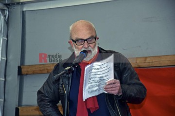 Petitionsübergabe an der Uni-Klinik Köln Petitionsübergabe von Ver.di an die Klinikleitung der Uni-Klinik Köln. | broniszbarchive / R-mediabase | <a href=/confor2/?bld=63229&t=d&pst=63210&aid=641&dc=1534&i1=broniszbarchive%20/%20R-mediabase><strong>Download Bild 63229...</strong></a>  |