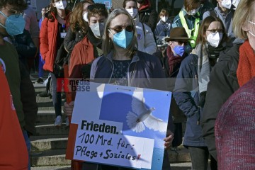 Petitionsübergabe an der Uni-Klinik Köln Petitionsübergabe von Ver.di an die Klinikleitung der Uni-Klinik Köln. | broniszbarchive / R-mediabase | <a href=/confor2/?bld=63230&t=d&pst=63210&aid=641&dc=1535&i1=broniszbarchive%20/%20R-mediabase><strong>Download Bild 63230...</strong></a>  |