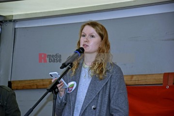 Petitionsübergabe an der Uni-Klinik Köln Petitionsübergabe von Ver.di an die Klinikleitung der Uni-Klinik Köln. | broniszbarchive / R-mediabase | <a href=/confor2/?bld=63235&t=d&pst=63210&aid=641&dc=1546&i1=broniszbarchive%20/%20R-mediabase><strong>Download Bild 63235...</strong></a>  |