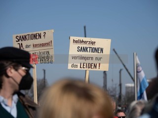 Sanktionen? Ja, aber konsequent. | grueter/r-mediabase / R-mediabase | <a href=/confor2/?bld=63326&t=d&pst=63324&aid=575&dc=1309&i1=grueter/r-mediabase%20/%20R-mediabase><strong>Download Bild 63326...</strong></a> |