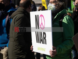 No War | grueter/r-mediabase / R-mediabase | <a href=/confor2/?bld=63330&t=d&pst=63324&aid=575&dc=1310&i1=grueter/r-mediabase%20/%20R-mediabase><strong>Download Bild 63330...</strong></a> |