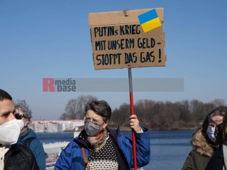 Putin's Krieg mit unserem Geld - stoppt das Gas. | grueter/r-mediabase / R-mediabase | <a href=/confor2/?bld=63332&t=d&pst=63324&aid=575&dc=1312&i1=grueter/r-mediabase%20/%20R-mediabase><strong>Download Bild 63332...</strong></a> |