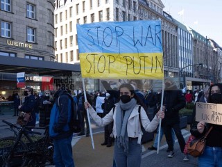 Stop War, Stop Putin | grueter/r-mediabase / R-mediabase | <a href=/confor2/?bld=63347&t=d&pst=63324&aid=575&dc=1319&i1=grueter/r-mediabase%20/%20R-mediabase><strong>Download Bild 63347...</strong></a> |