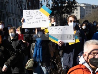 Stoppt den Krieg - Frieden in der Ukraine jetzt! <i>Bild 63354 Grueter</i><br><a href=/confor2/?bld=63354&pst=63324&aid=575>Download (Anfrage)</a>  /  <a href=/?page_id=63324#jig2>zur Galerie</a>