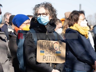 Verpeace dich Putin | grueter/r-mediabase / R-mediabase | <a href=/confor2/?bld=63355&t=d&pst=63324&aid=575&dc=1329&i1=grueter/r-mediabase%20/%20R-mediabase><strong>Download Bild 63355...</strong></a> |