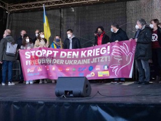 Stoppt den Krieg - Frieden in der Ukraine jetzt! | grueter/r-mediabase / R-mediabase | <a href=/confor2/?bld=63370&t=d&pst=63324&aid=575&dc=1248&i1=grueter/r-mediabase%20/%20R-mediabase><strong>Download Bild 63370...</strong></a> |