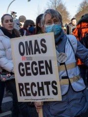 Stoppt den Krieg | grueter/r-mediabase / R-mediabase | <a href=/confor2/?bld=63371&t=d&pst=63324&aid=575&dc=1248&i1=grueter/r-mediabase%20/%20R-mediabase><strong>Download Bild 63371...</strong></a> |