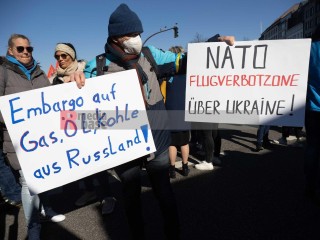 Nato Flugverbotzone über Ukraine | grueter/r-mediabase / R-mediabase | <a href=/confor2/?bld=63374&t=d&pst=63324&aid=575&dc=1250&i1=grueter/r-mediabase%20/%20R-mediabase><strong>Download Bild 63374...</strong></a> |
