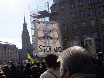 Demo gegen Ukraine-Krieg <i>Bild  62986 Grueter</i><br><a href=/confor2/?bld=62986&pst=62983&aid=575>Anfrage <strong>Download</strong></a>