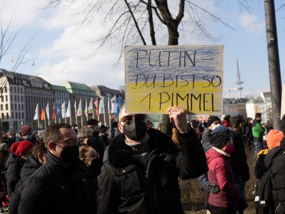 Demo gegen Ukraine-Krieg <i>Bild 62993 Grueter</i><br><a href=/email-download/?bld=62993><strong>DirektDownload</strong></a>