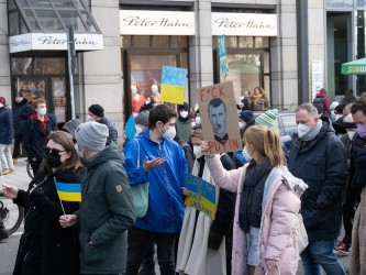 Demo gegen Ukraine-Krieg <i>Bild  62995 Grueter</i><br><a href=/confor2/?bld=62995&pst=62983&aid=575>Anfrage <strong>Download</strong></a>
