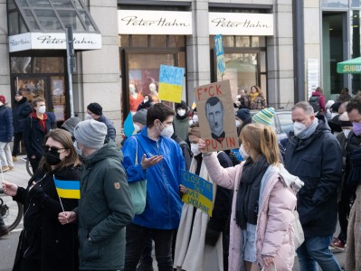 Demo gegen Ukraine-Krieg <i>Bild 62995 Grueter</i><br><a href=/email-download/?bld=62995><strong>DirektDownload</strong></a>