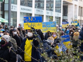 Demo gegen Ukraine-Krieg <i>Bild  63000 Grueter</i><br><a href=/confor2/?bld=63000&pst=62983&aid=575>Anfrage <strong>Download</strong></a>