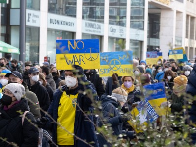 Demo gegen Ukraine-Krieg <i>Bild 63000 Grueter</i><br><a href=/email-download/?bld=63000><strong>DirektDownload</strong></a>