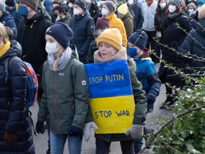Demo gegen Ukraine-Krieg <i>Bild 62998 Grueter</i><br><a href=/email-download/?bld=62998><strong>DirektDownload</strong></a>