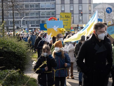 Demo gegen Ukraine-Krieg <i>Bild 63002 Grueter</i><br><a href=/email-download/?bld=63002><strong>DirektDownload</strong></a>